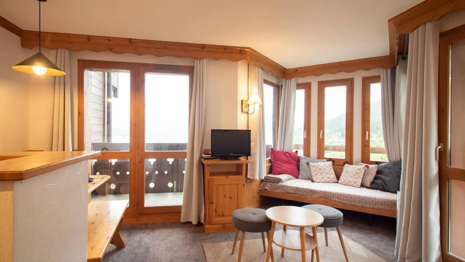 Appartement Cosy Avec 2 Balcons, Casier A Skis Et Services Inclus, Valmorel - Fr-1-291-1007 0*,  France